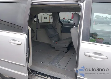 2010 Chrysler Town & Country Touring from USA, damaged, VIN 2A4RR5D19AR491330